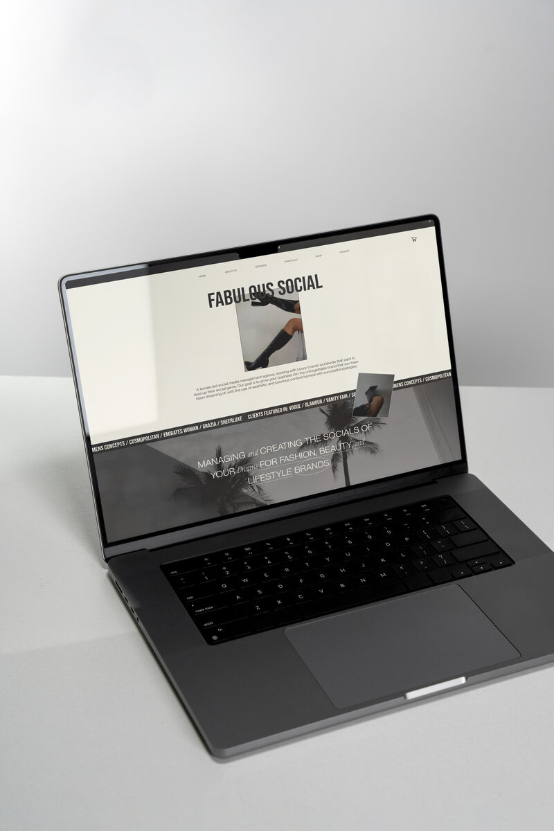 Fabulous Social Mockup