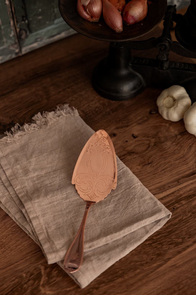 Coppermill Kitchen Antique Cake_Pie Server 2.1