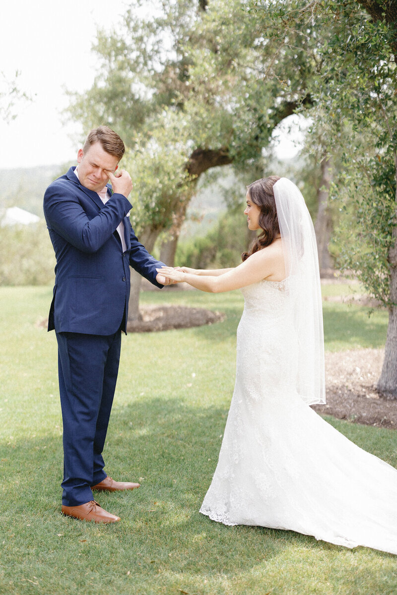 Film wedding photography of couple at Canyonwood Ridge surrounded by oak trees