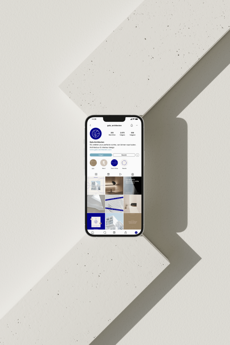 Instagram feed ontwerp van Gala Architecten op telefoon