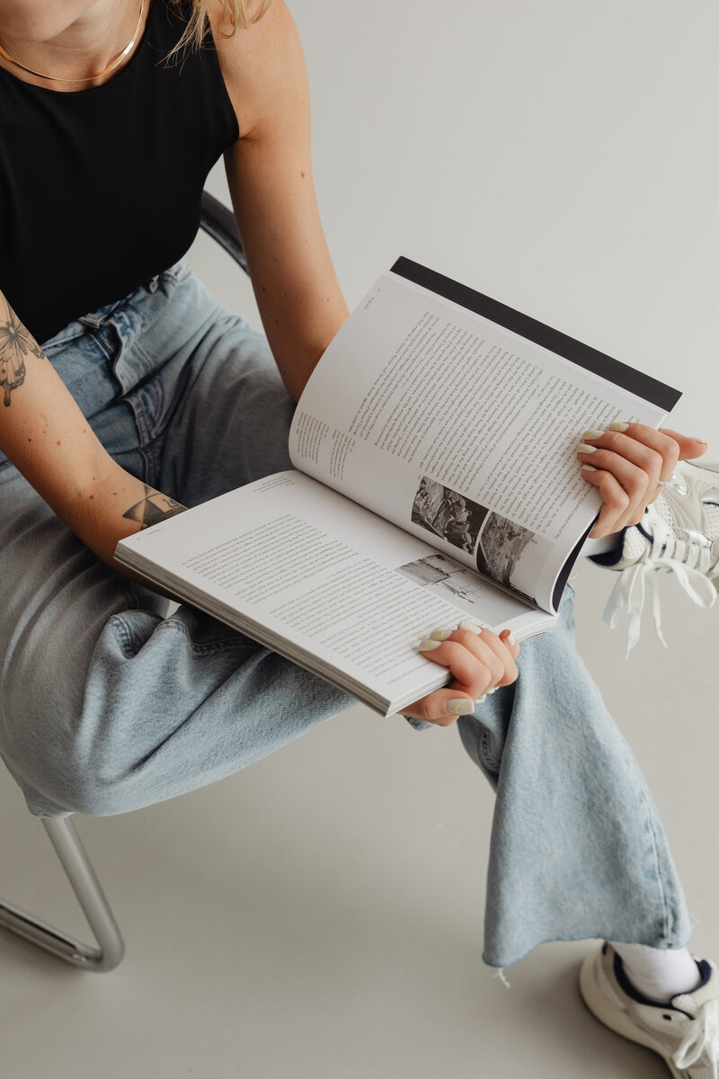 kaboompics_woman-in-light-colored-jeans-with-books-28228