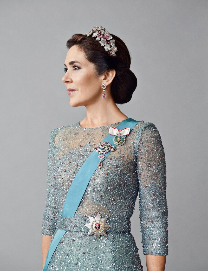 Woman wearing a crown and fancy blue dress