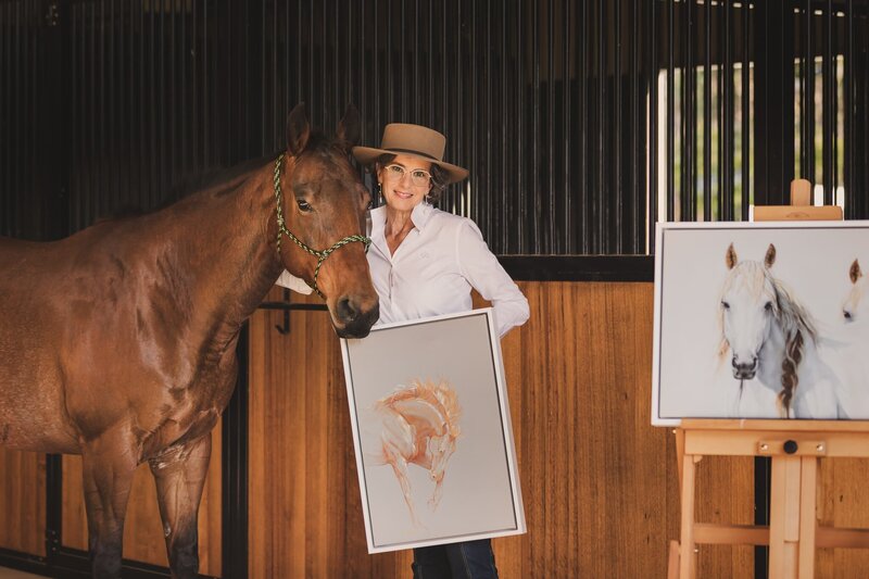 Karen-Osborn-Extraordinary-Female-Equine-Artist-Paard-Verzameld-Equestrian-Artwork-Multiple-min