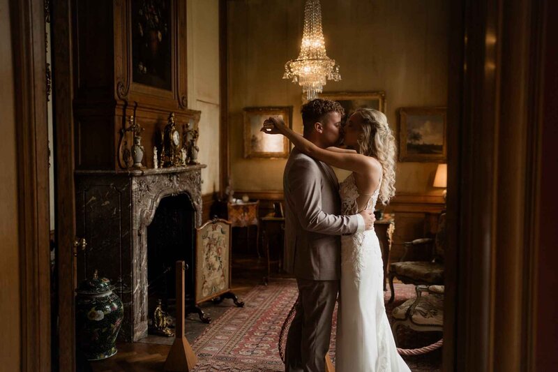 Huwelijksfotografie, Trouwfotograaf twente, trouwfotograaf oldenzaal, trouwfotograaf overijssel, BEAU À BO, intieme trouwfoto's, pure foto's