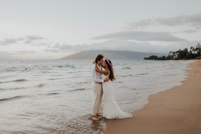 Cassie Beth Photography is a Hawai'i and destination wedding photographer. Cassie Beth Photography focuses on genuine moments, making her clients feel relaxed, and capturing the intimate moments.