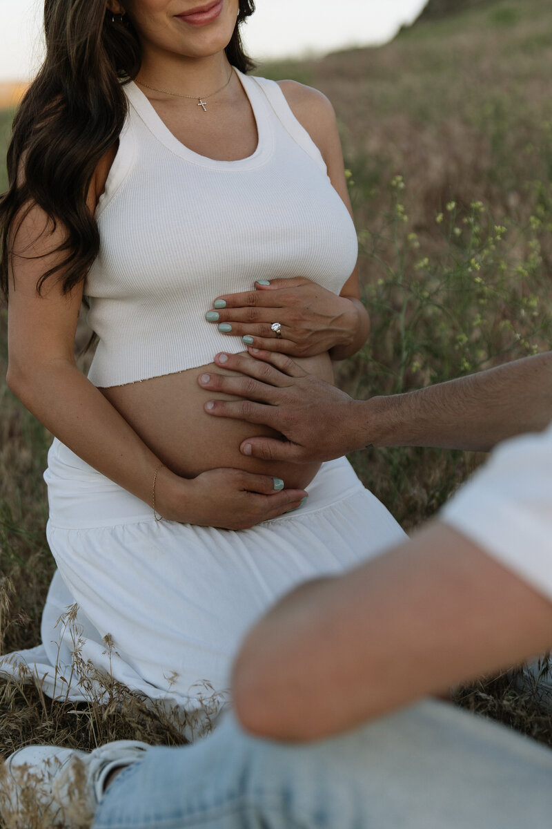 Pacific Northwest maternity session by Erica Rochelle Photography