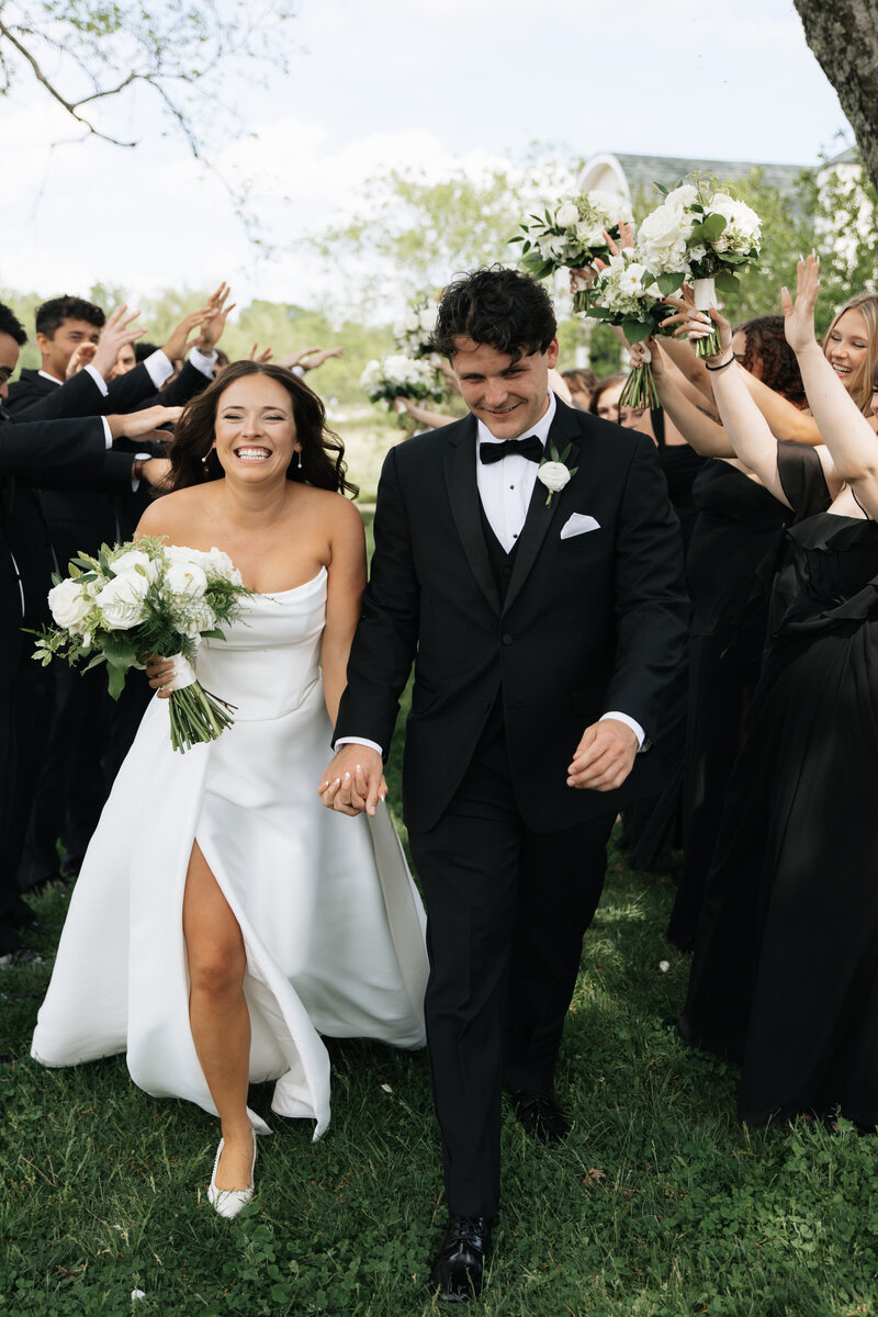 Debbie Elisa Photography - Virginia Wedding PHotographer - Morais Vineyard (9 of 16)