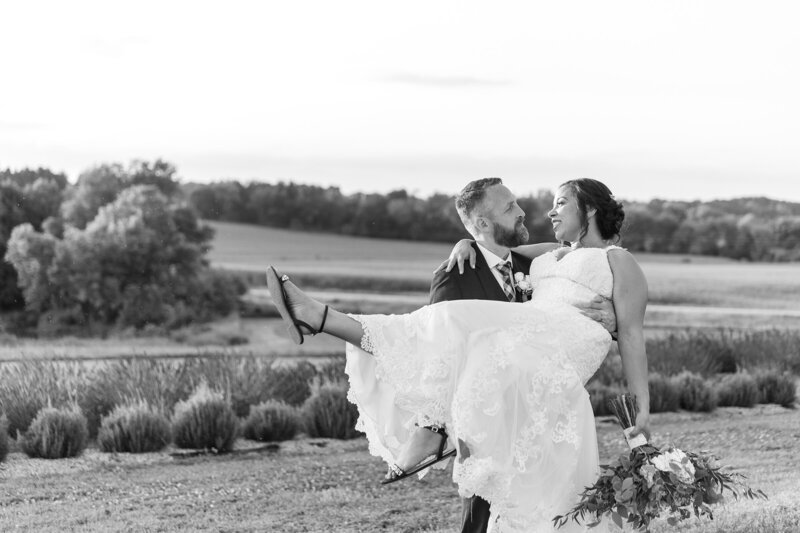 farmin-bettys-wedding-wisconsin-the-paper-elephant-0111