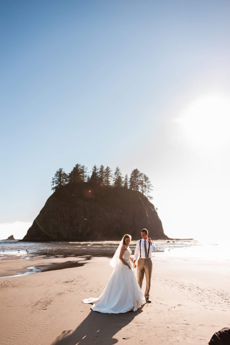bride and groom in washington state