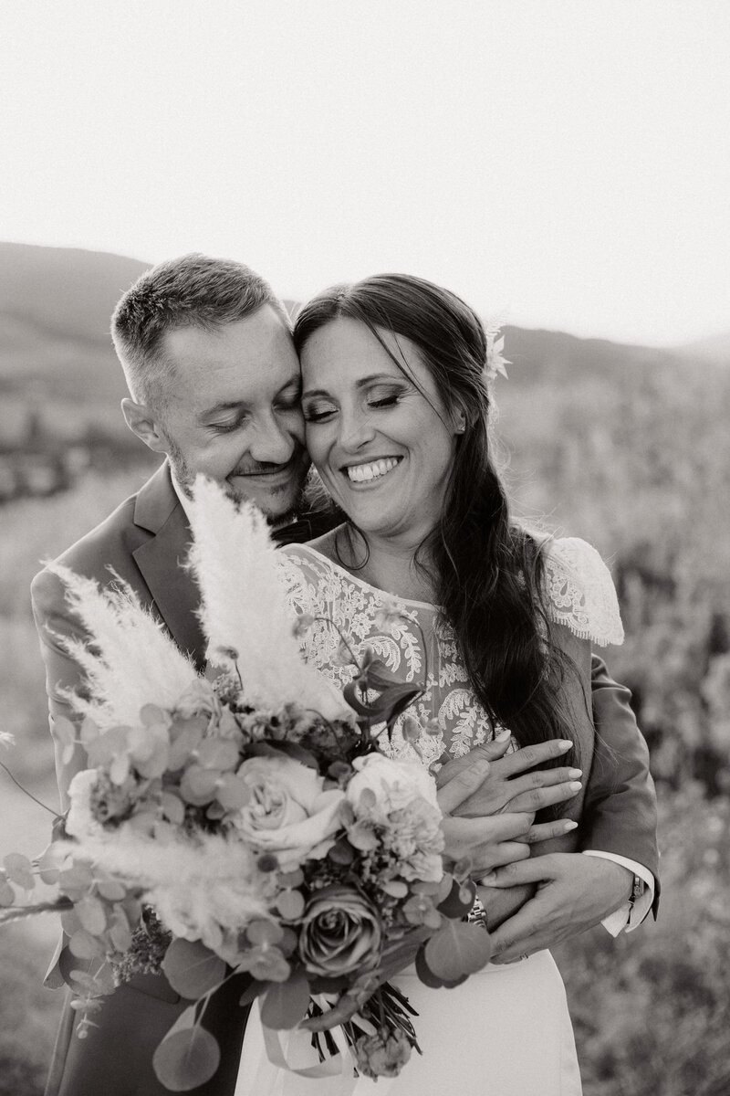 Prisylia-et-Guillaume-couple-mariage-vignes-beaujolais6