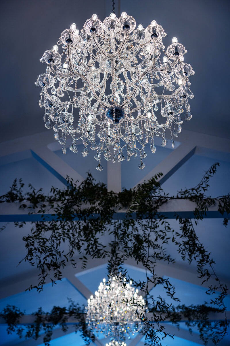 Crystal-Chandelier-White-Beams-the-legacy-at-willow-pond-event-venue-0024.jpg