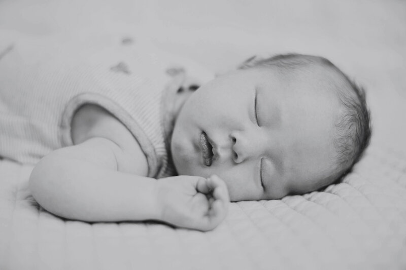 resizedtorontoebabynewbornphotographer_4