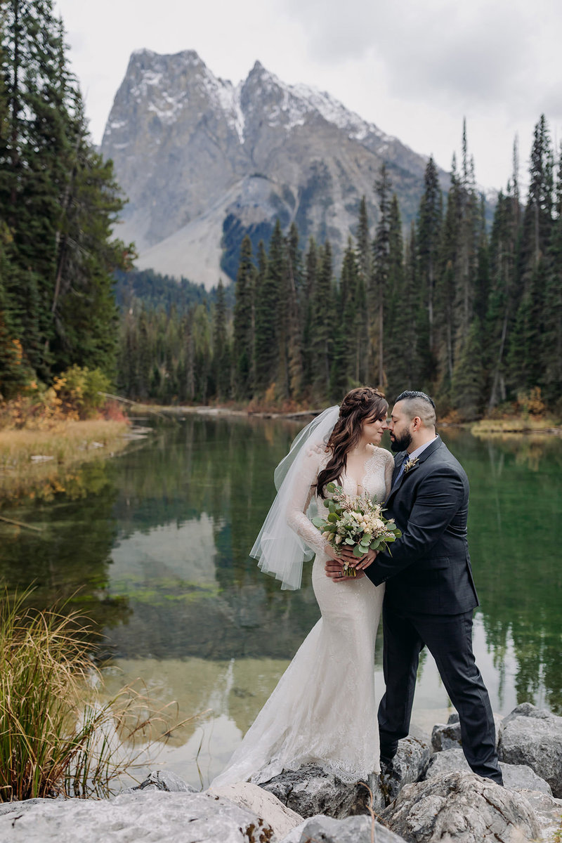 vintage emerald lake lodge summer elopement wedding photos