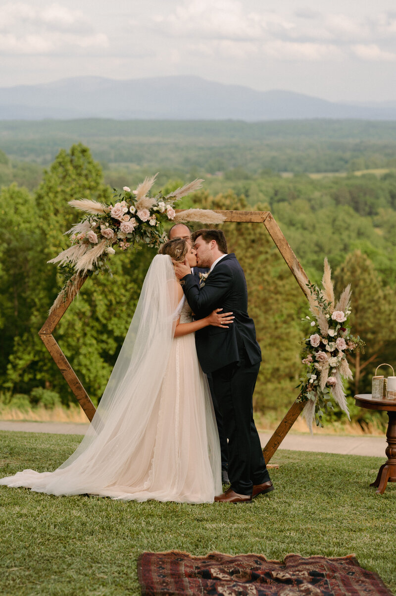 VINTAGE_KAITLYN_PHOTOGRAPHY_Jess_Zach_Wedding-1