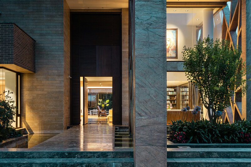 Bespoke real estate website design crafted to attract affluent buyers.