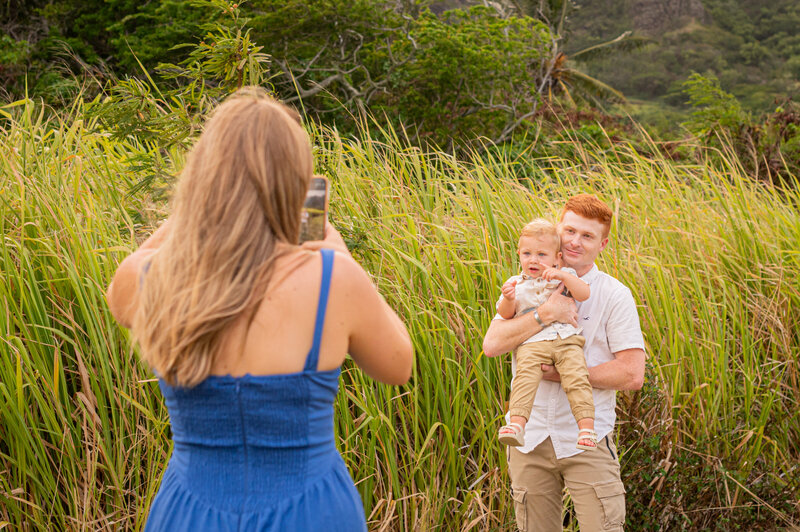 Maui family vacation mom missing from photos while taking iPhone pictures - why you need professional Hawaii family photographers