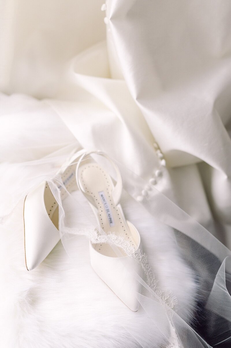 Winter wedding at the canfield casino in saratoga springs by luxury wedding photographer Julia Rebecca Photography