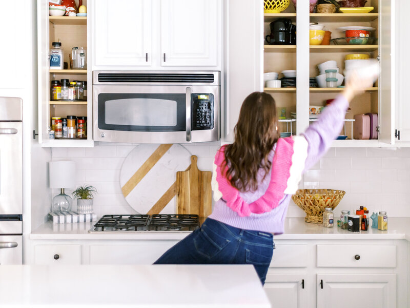 KRPhoto2025_ClutterFreeChickadeeBrand038