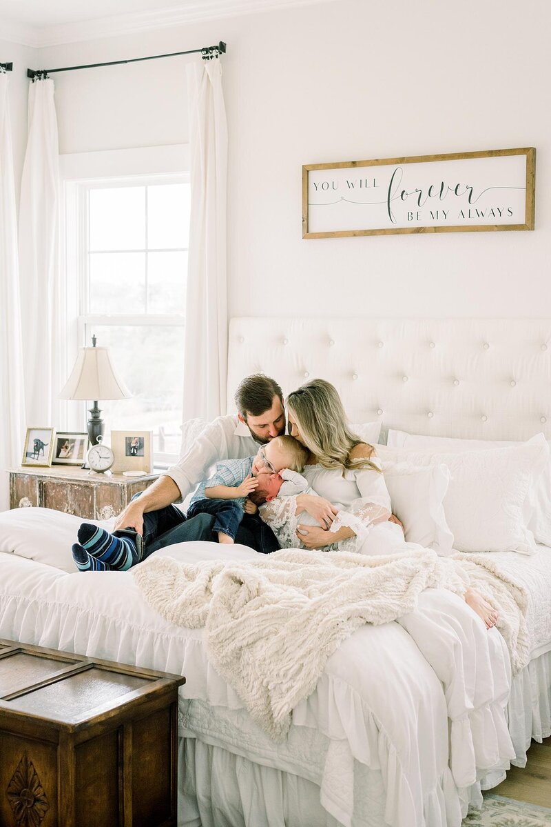 new-braunfels-texas-newborn-session-austin-texas-family-photographer_0002