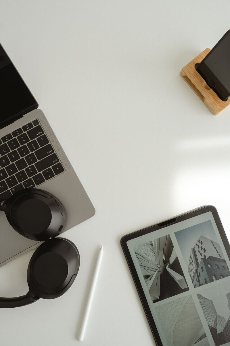 Kemotion business owner at her workstation, sharing website design tips for service-based businesses.