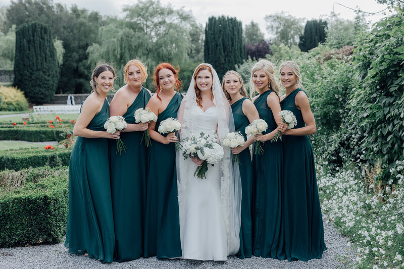 brideal-party-with-green-dresses
