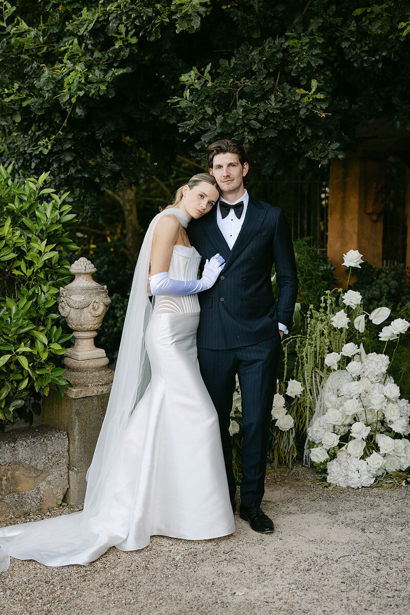 Bride_Leaning_On_Groom