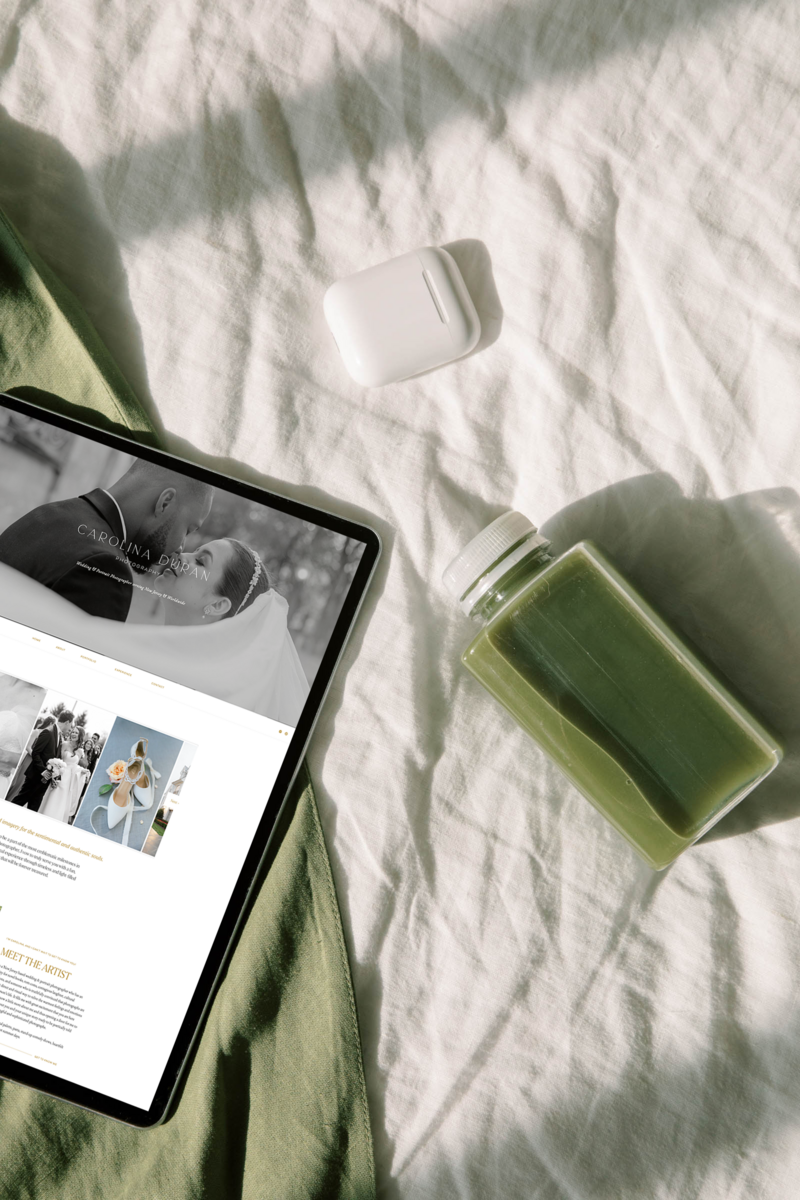 Carolina Duran - Tablet Mockup