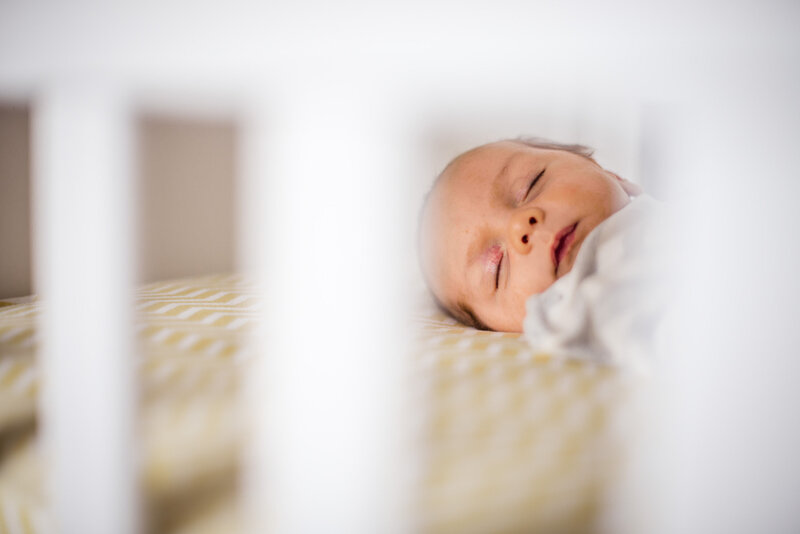 newborn-baby-relaxed-lifestyle-natural-family-photography-139