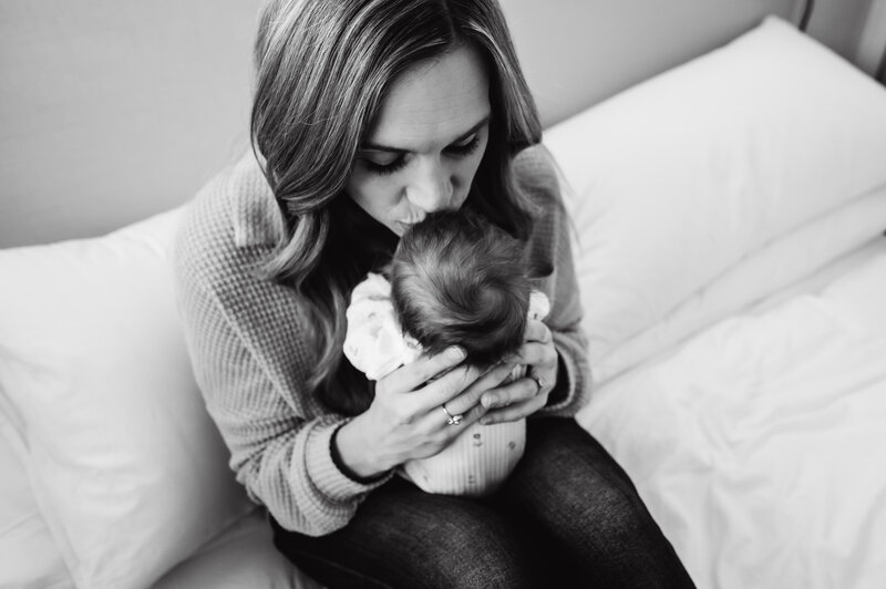 unmedicated birth mama during contractions