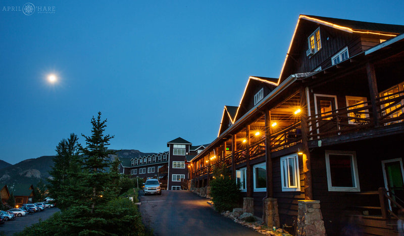 Pretty-Rustic-Mountain-Wedding-Venue-in-Estes-Park-Mary's-Lake-Lodge