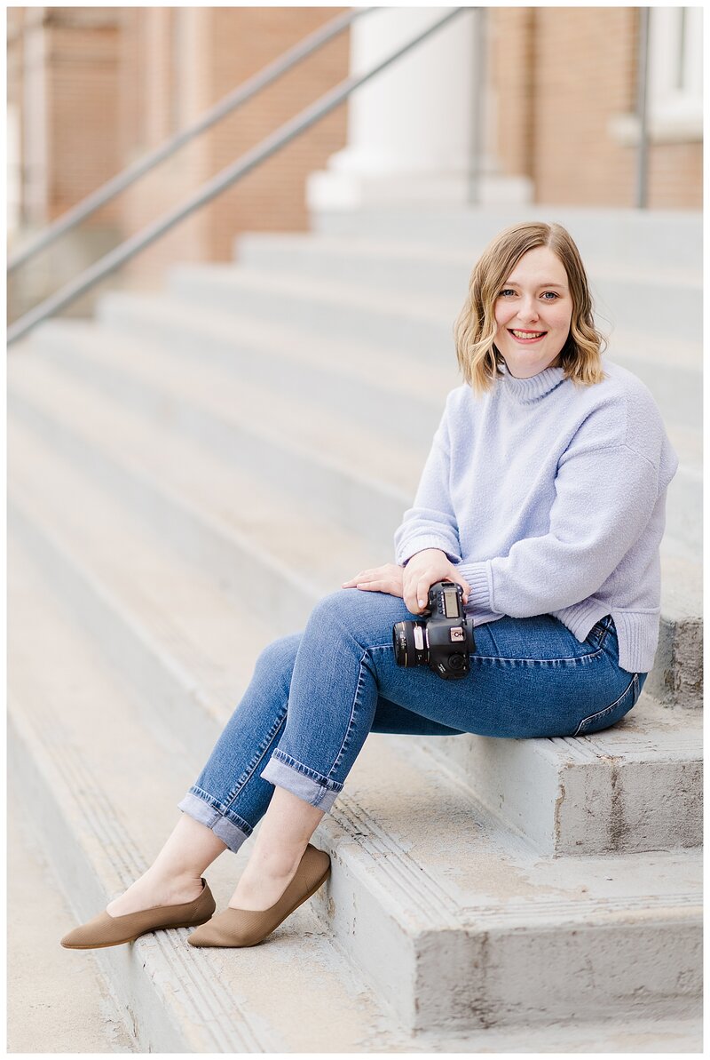 Photographer-of-Kat's-Eye-On-Design-Photography-holding-mug