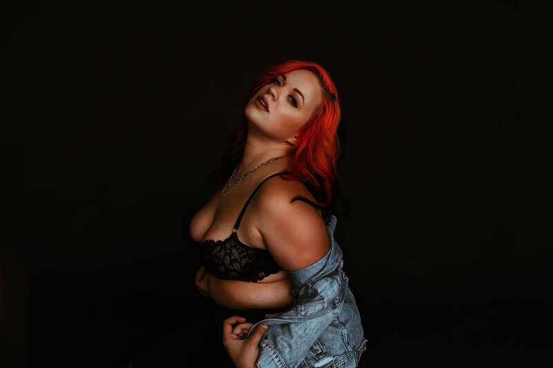 Seattle Boudoir photographer posing