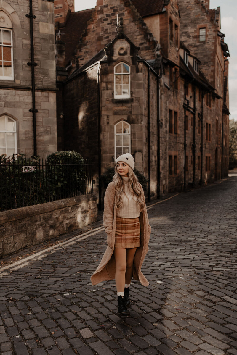 destination and elopement traveling wedding photographer on the streets of edinburgh, scotland