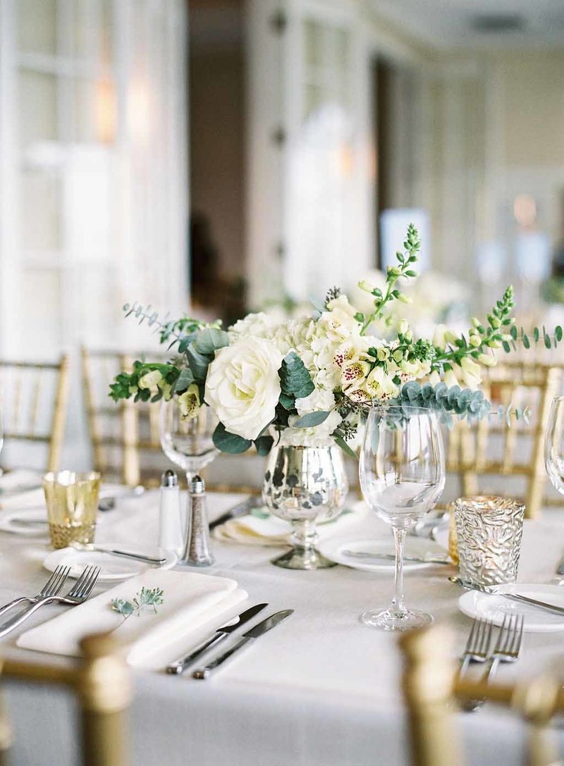 17seattle-tennis-club-wedding-flora-nova-design