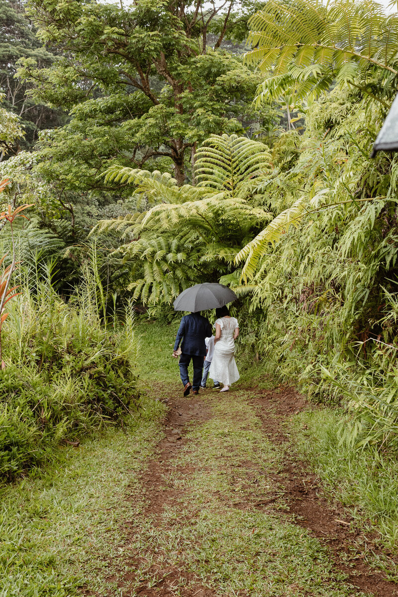 IzabelaIPhoto_Carly+John_waterfall_5-27-25-6