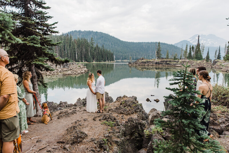 Sparks-lake-oregon-intimate-wedding-ceremony