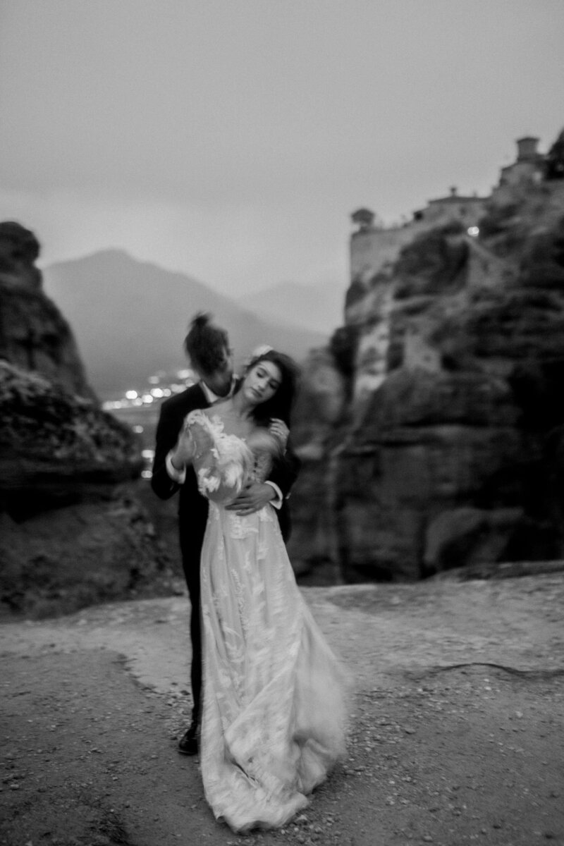 291-Meteora-Kalabaka-Greece-Inspriation-Loves-Story Elopement-Cinematic-Romance-Destination-Wedding-Editorial-Luxury-Fine-Art-Lisa-Vigliotta-Photography