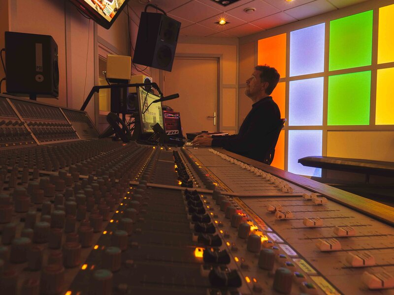 Earforce-Geluidsstudio-Amsterdam-Audio-Post-Voiceover-Geluidsproducties-muziek-podcast-webinar-studio-4-reinder-van-zalk