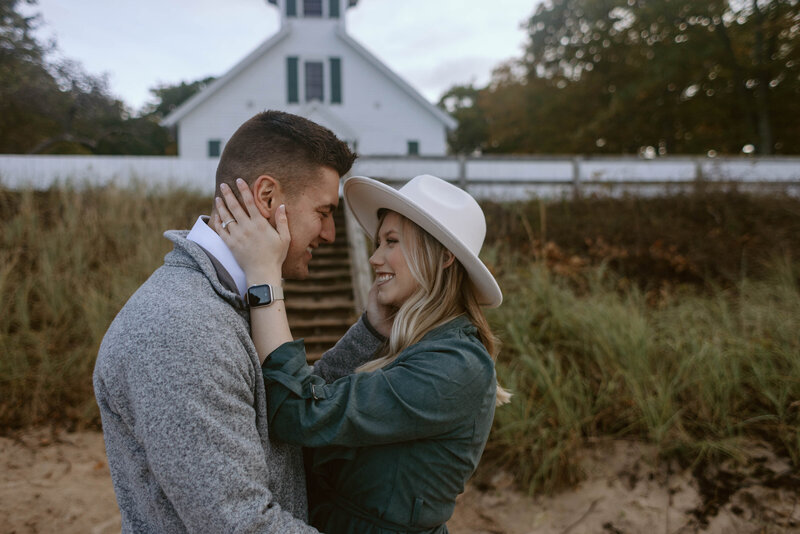 old-mission-lighthouse-traverse-city-michigan-proposal-michigan-wedding-photographer-alisciamariephotography-8367