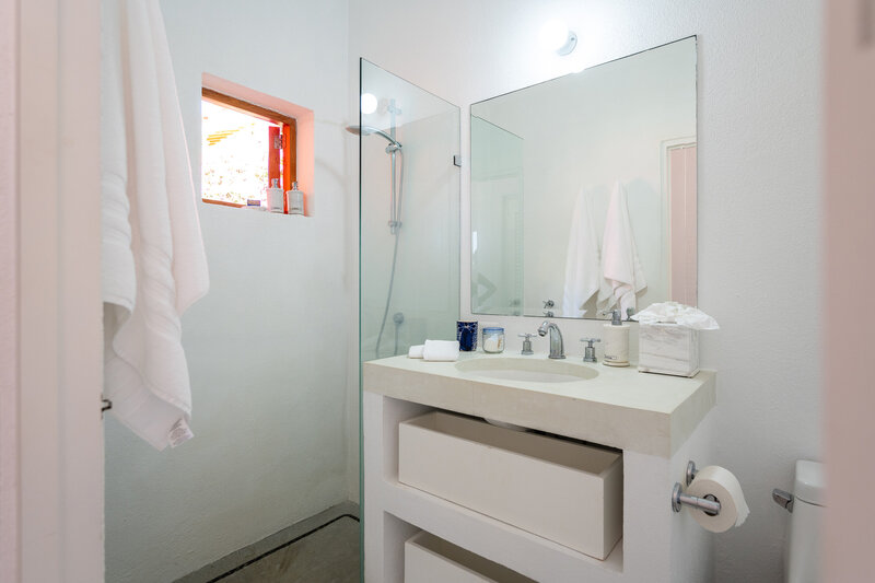 04-4-Careyes-Mexico-JrSuite-Casita-Azul-Bathroom-7740