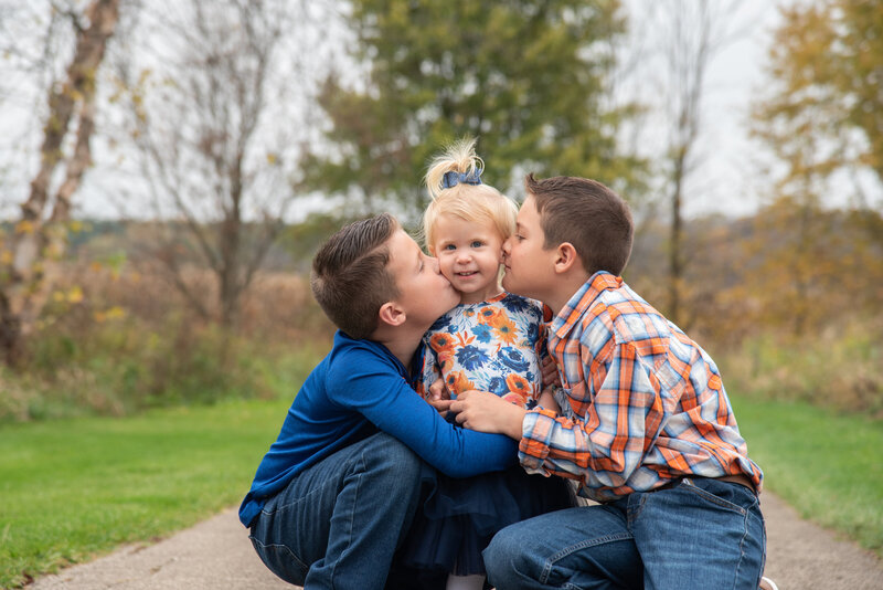 MedinaOhioBuckeyeWoodsPositivelyPortraitsFamilyPhotos49