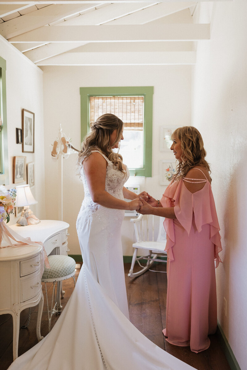 Bride and Mother First Look 