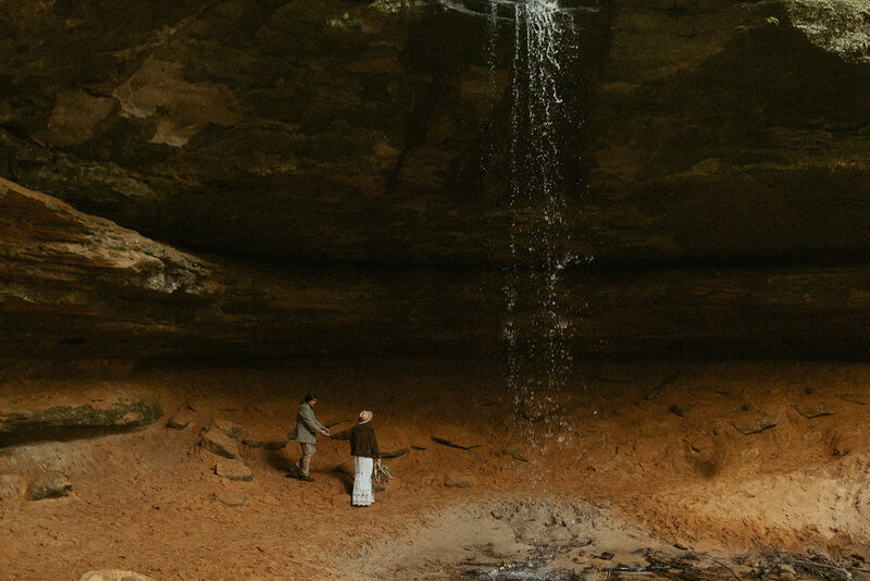 pictured-rocks-waterfall-elopement-7