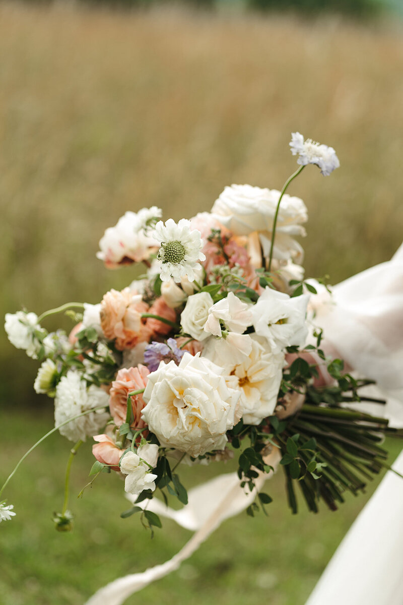 bride holding bouquet
