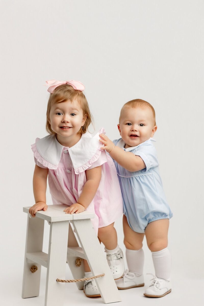 Pea Ridge AR cake smash photographer, baby portrait studio Pea Ridge AR, baby photography packages Pea Ridge AR