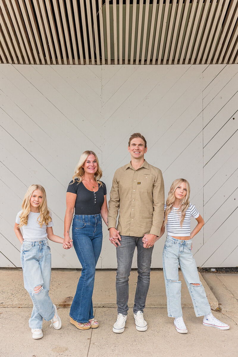 2024-krystal-moore-photography-white-wall-mini-family-2