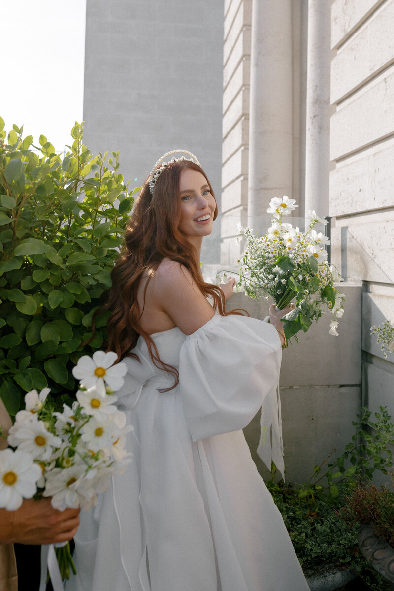 Fashion-forward California wedding photographer photographing natural bride with daisy bouquets