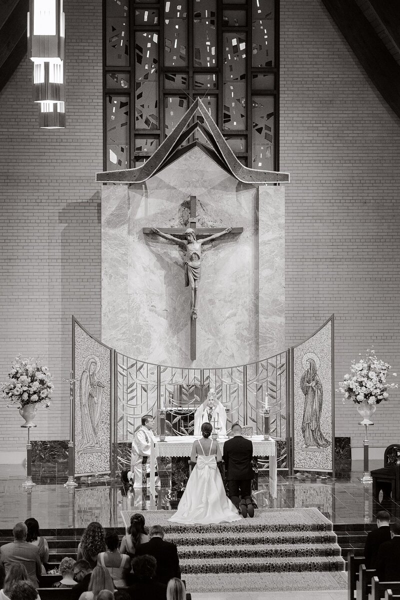 Milwaukee-Wisconsin-Catholic-Wedding-Photographer-_0001