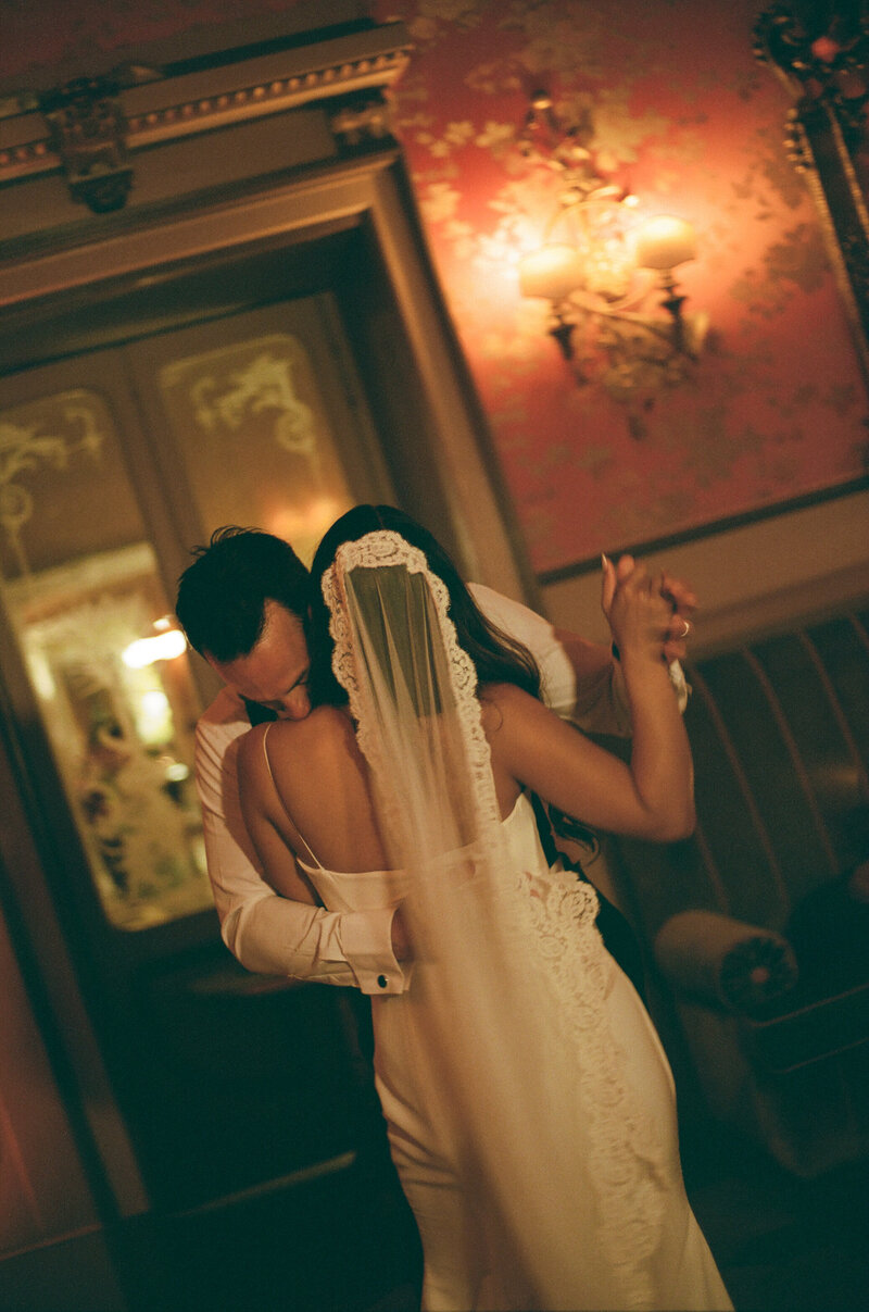 sarrah_kyle_ghtlakecomo_wedding_35mmfilm-158