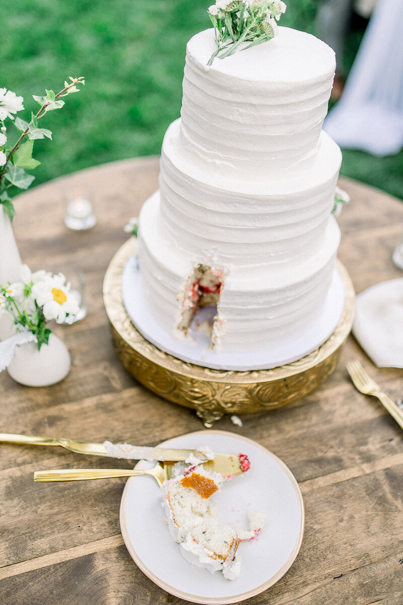 Beautiful Wedding Cake at Ojai Valley Inn, California